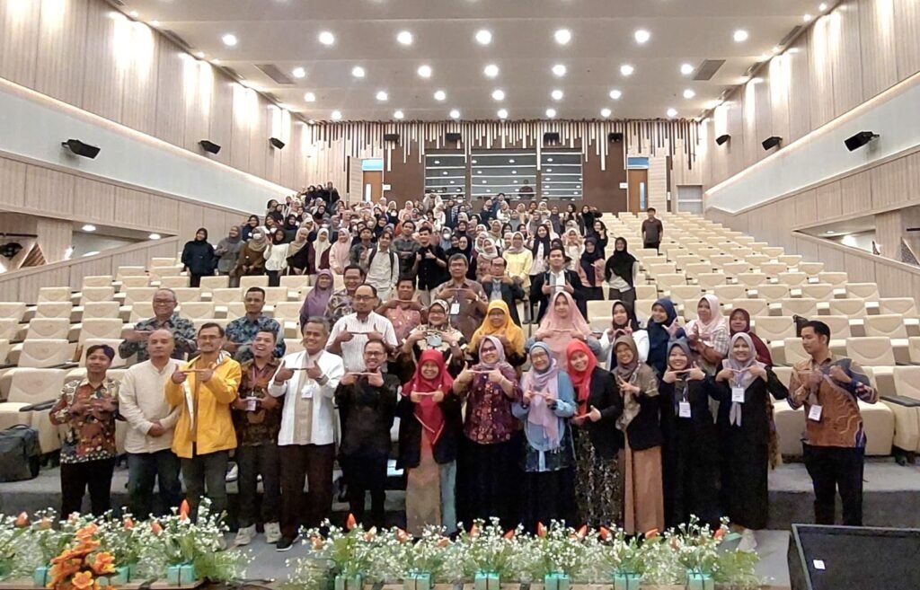 Seminar ADHC: Inovasi Produk Halal di Era Digital dan Pelantikan Pengurus Asosiasi Halal Sains (AHS) PTM/A oleh LPH-KHT Muhammadiyah
